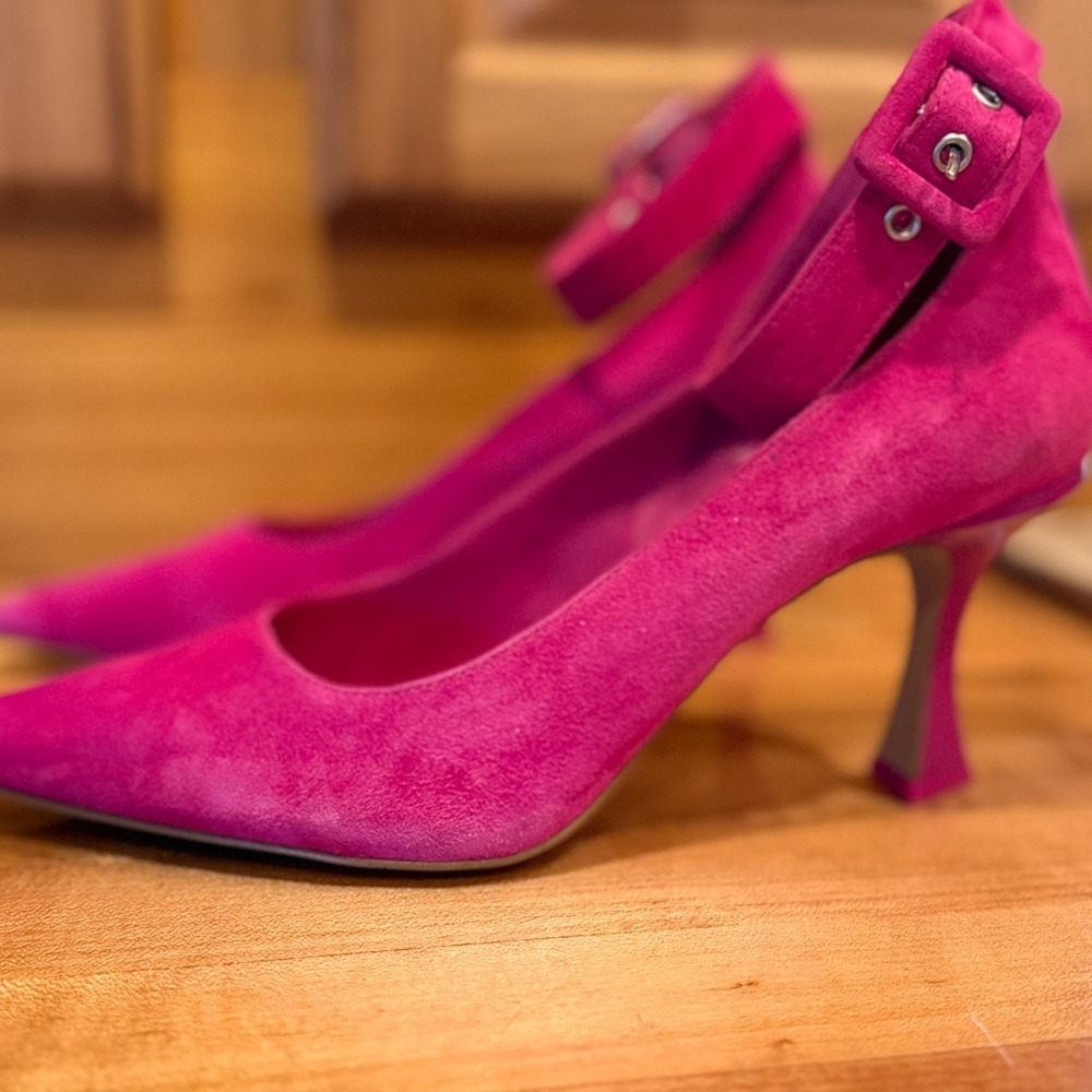 Gianni‎ Bini Fuchsia Suede Heels